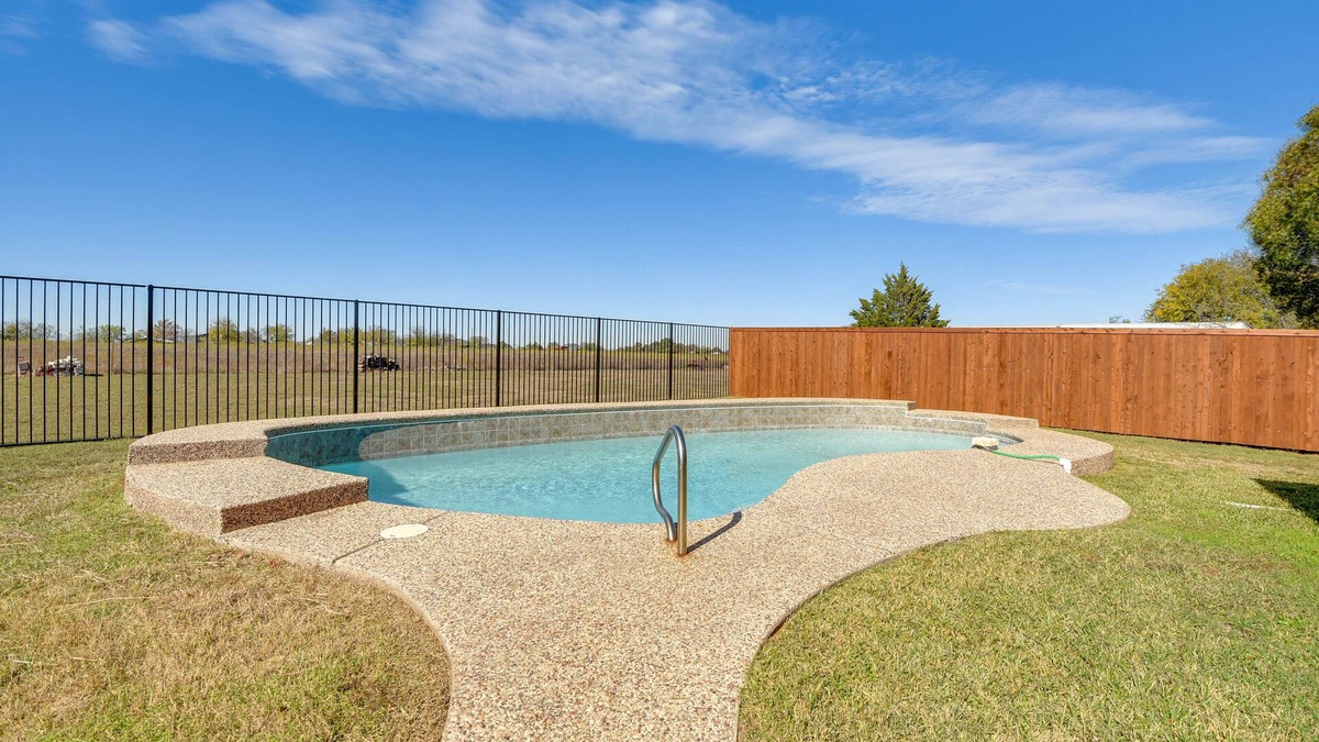 Sanger House | 9 Mi to Ray Roberts Lake: Texas Retreat w/Pool