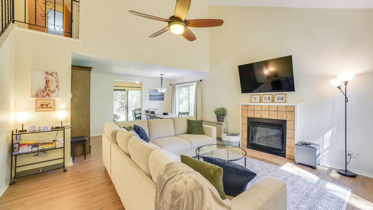 Malta House | 9 Mi to Saratoga Racetrack: Townhome w/Bicycles!
