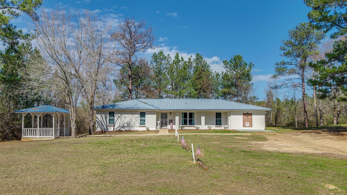 Newhebron Apartment | 9 Mi to Water Park: Silver Creek Gem w/Fireplace!
