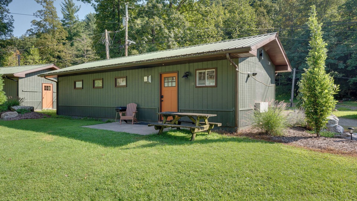 Hillsgrove Cabin | 9 Mi to Worlds End State Park: Cabin in Hillsgrove