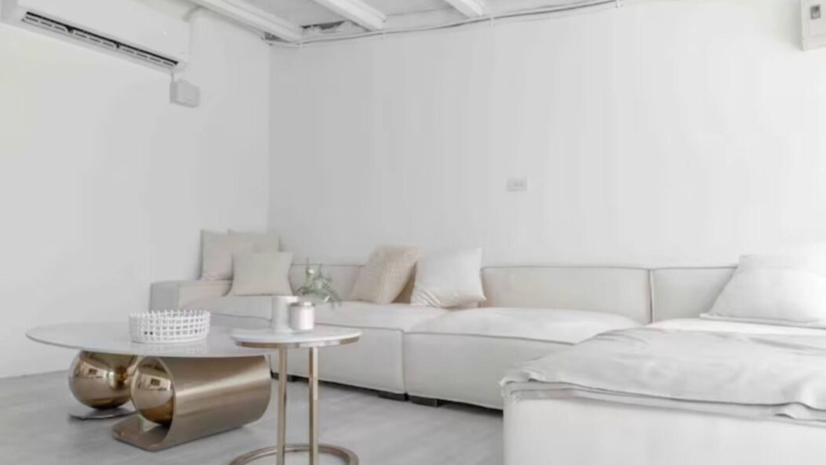 Zhongshan Apartment | 9 min to MRT Zhongxiao Fuxing Station/ 3 bedroom/ kitchenet/ terrace