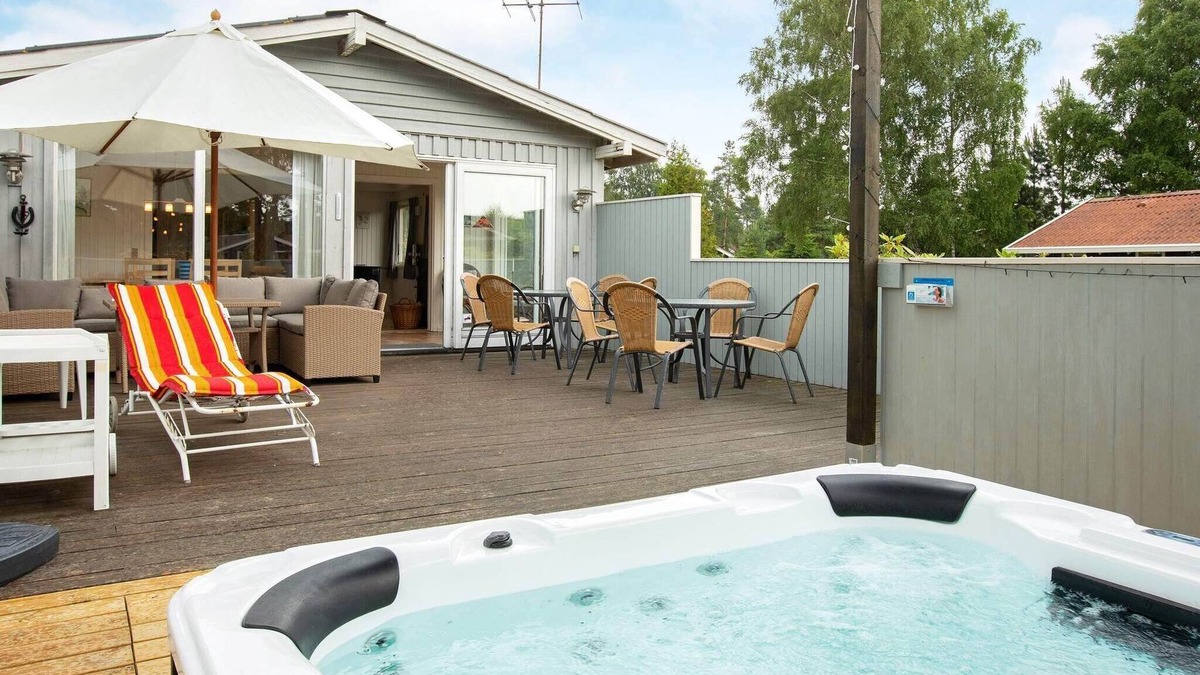 Bøtø By House | 9 person holiday home in Væggerløse