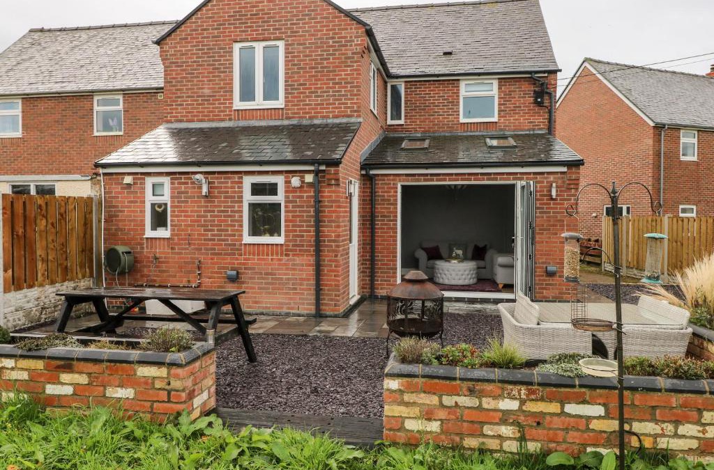 Roch House | 9 Pilgrims Way