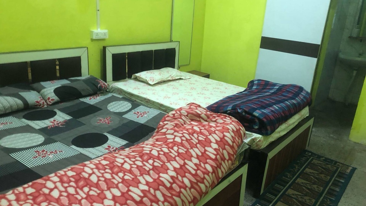 Shahjahanpur Hotel | 9-room hotel in fabulous SPN with AC, WiFi, fitness room