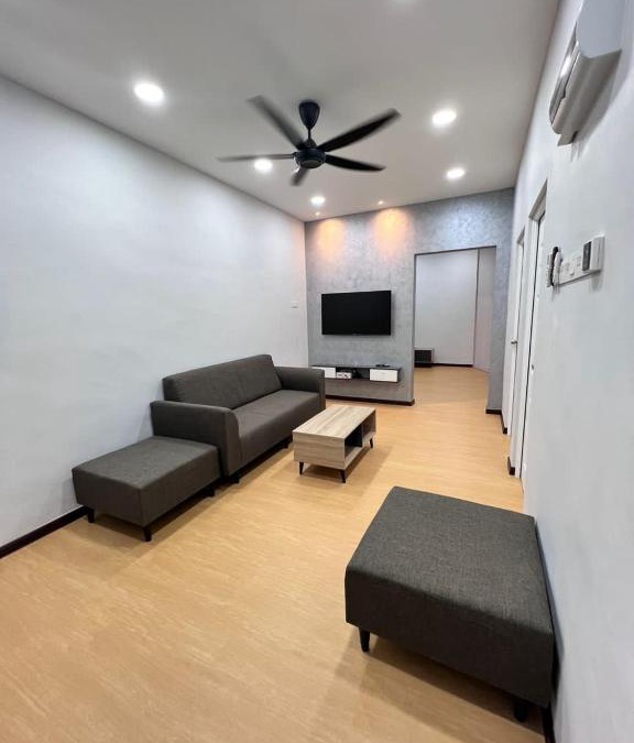 Muar District House | [9 TO 11 PAX] MUAR JERAM - BRIGHT INN HOMESTAY