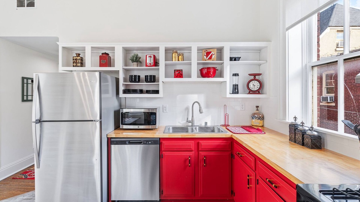 Old Louisville Apartment | 90 Days - Bring Dog - Walk Score 84