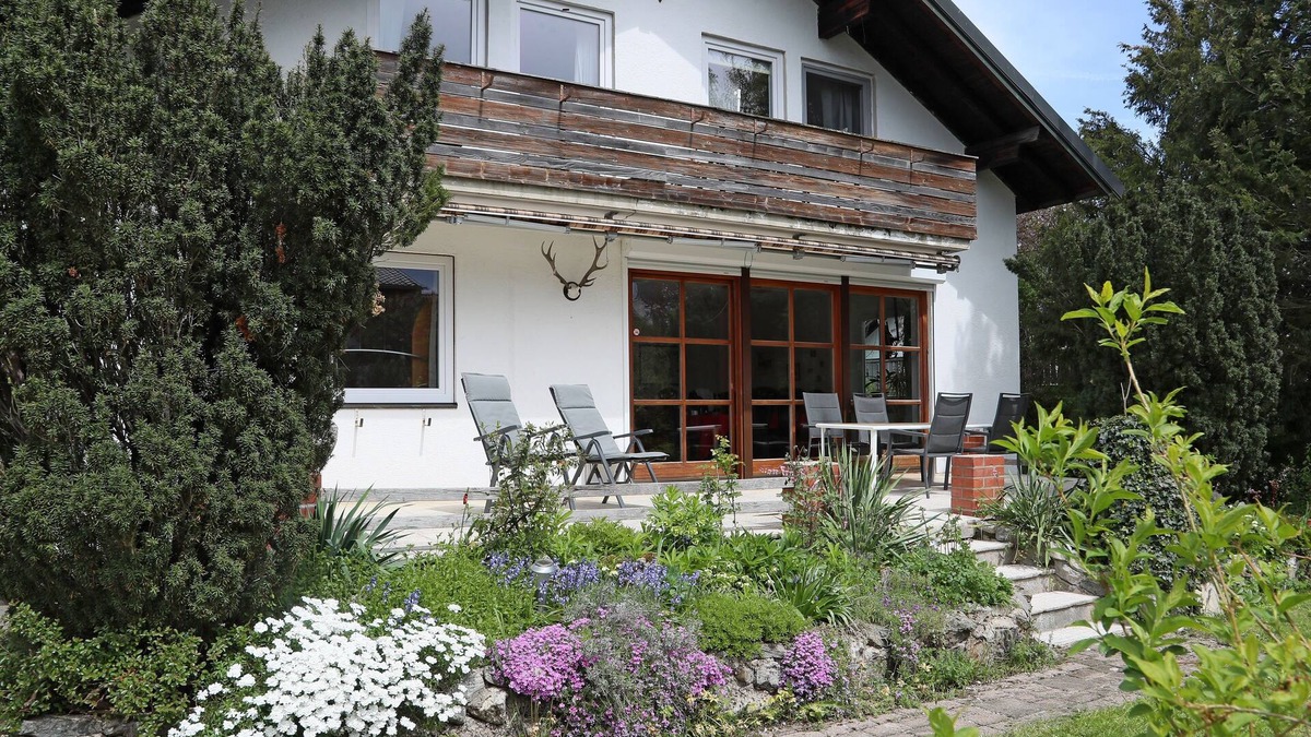 Munchen District Apartment | 90 m² (970 sf) holiday flat top location for Upper Bavaria and Munich Southn