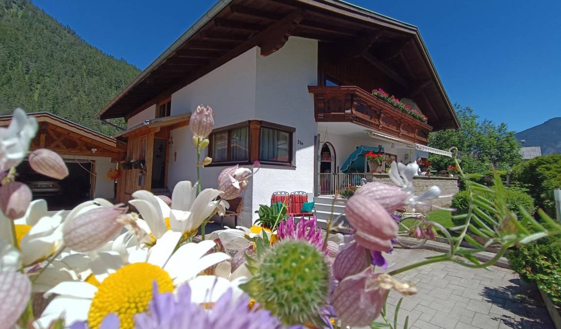 Bach Apartment | 90 m² Apartment ∙ 2 bedrooms ∙ 6 guests