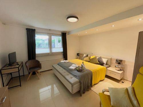 Unterrath Apartment | 90 m² Apartment ∙ 4 bedrooms ∙ 7 guests