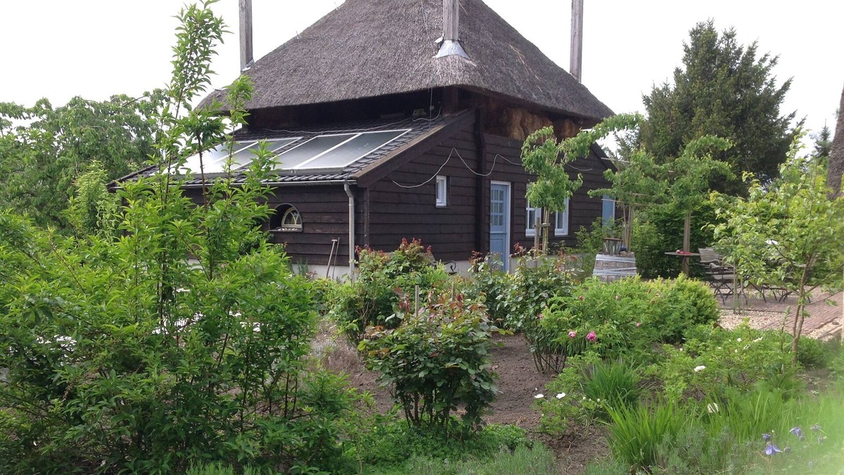 Eck en Wiel Cottage | 900 Sq. Foot Country Cottage With Bedroom, Living Room, Kitchen, Fully Equipped