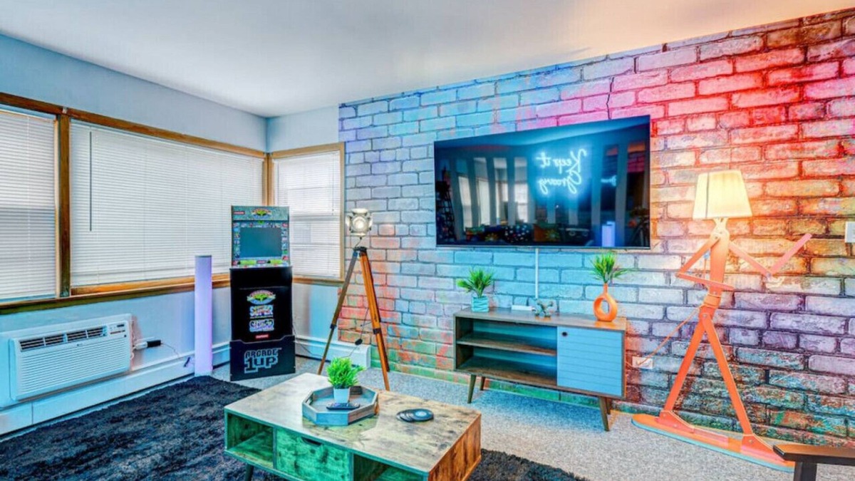 Elmwood Park Apartment | 90s Condo| King Bed | 65” Smart TV | Arcade Game