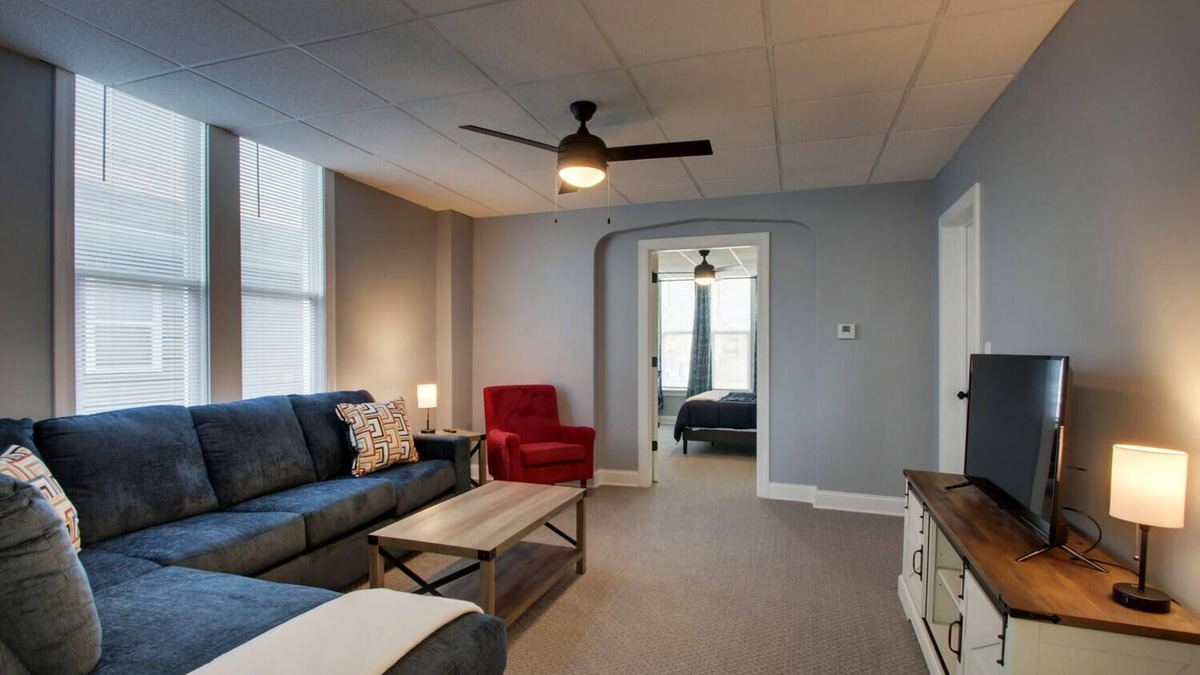 Quincy Apartment | 916 A Adams