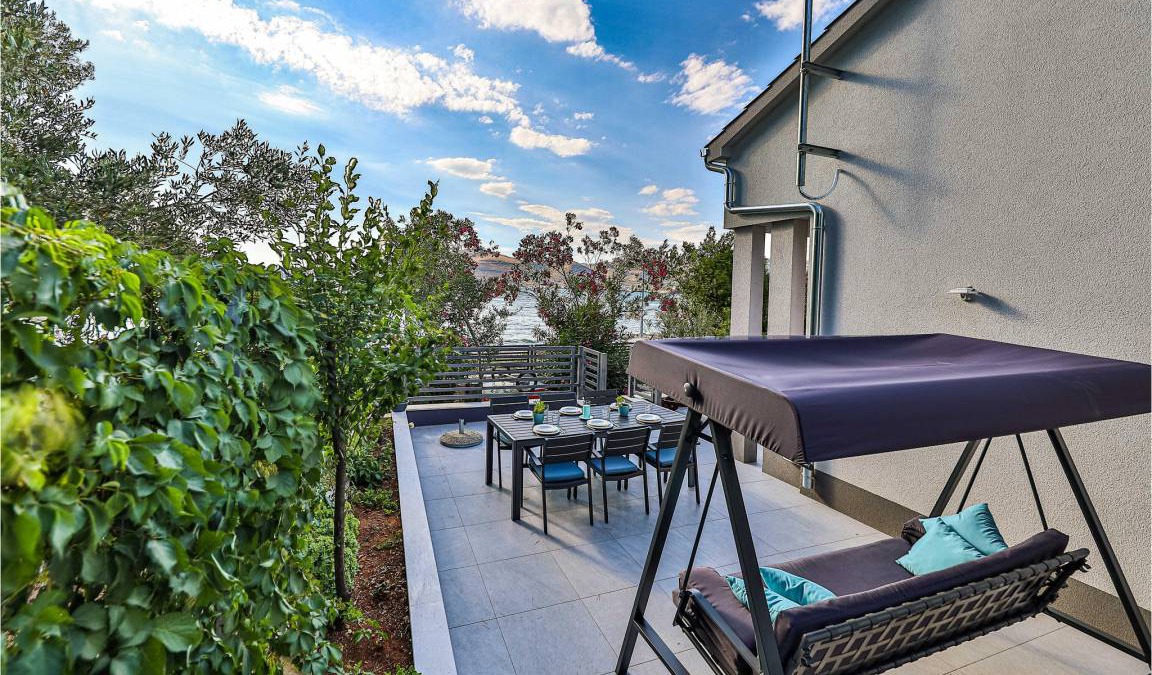 Okrug Gornji House | 92 m² House ∙ 2 bedrooms ∙ 6 guests