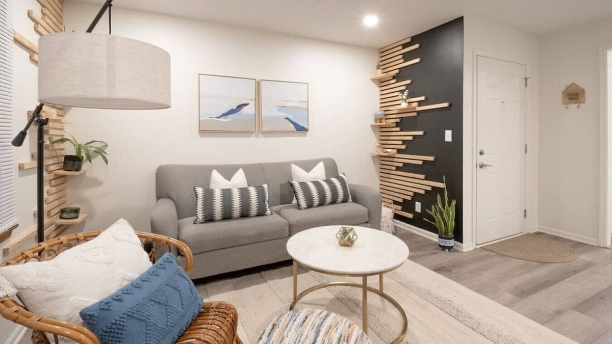 Oread Apartment | 926 Tennessee #3 · [3]Homey Lawrence Oasis Steps from Mass St and KU!