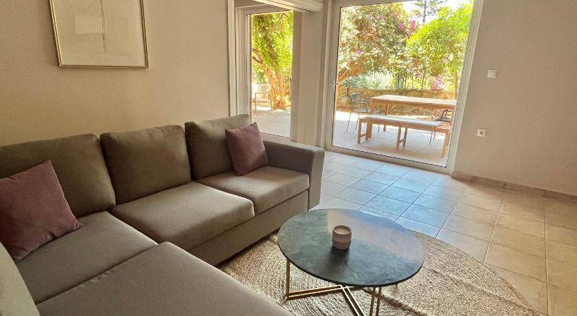 Vouliagmeni Apartment | 96 m² Apartment ∙ 2 bedrooms ∙ 4 guests