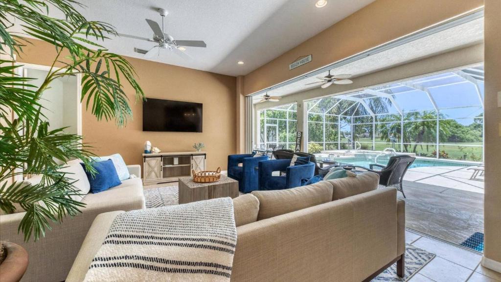 White Marsh House | 974 Rotunda