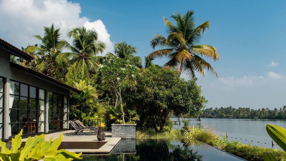 Kumbalam Villa | 976 Panangad a Tranquil 4-Bedroom Backwater Villa