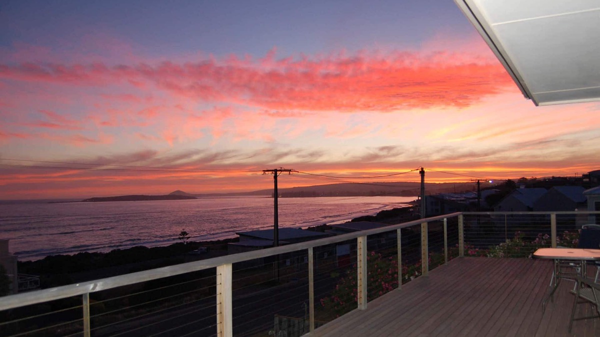 Hayborough House | 98 Seagull Ave - First Class Property with Stunning Sea Views