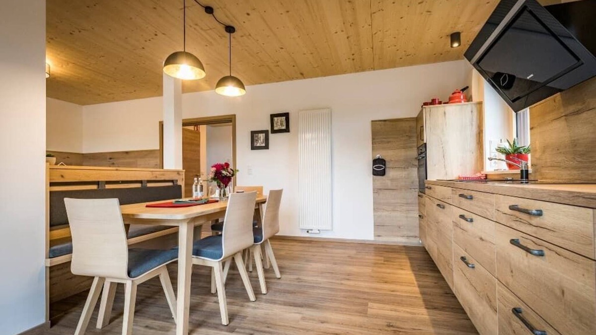Nittenau Apartment | 99qm-großes Chalet am Regen mit Holzofen für ein gemütliches Wohlfühlambiente