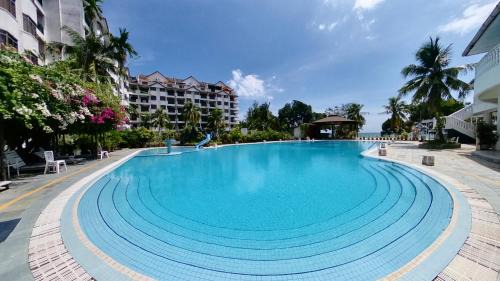 Si Rusa Apartment | 9pax GFloor 2R2B DOORSTEP TO BEACH, WATERSPORT, BBQ Set, Pool, Wifi, 50"TV