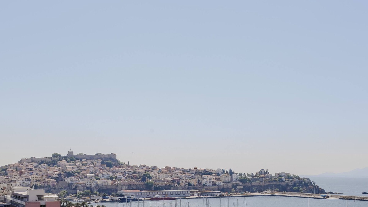 Kavala House | 9th floor deluxe apartment with panoramic view of Kavala and jacuzzi.