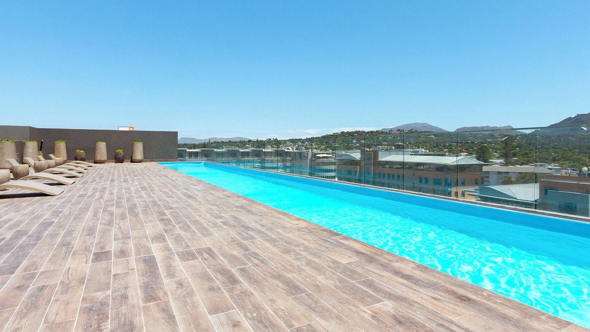 Claremont Apartment | 9th-Floor Newlands Peak Penthouse