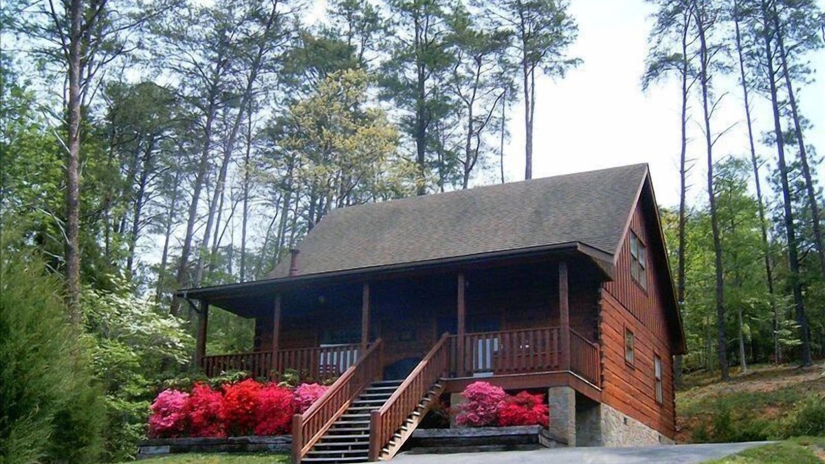 Pigeon Forge Cabin | A+,1/2 Mi to Pkwy, FLAT ROADS & MOUNTAIN VIEW,1.5 Acres of PRIVACY, SUPER CLEAN