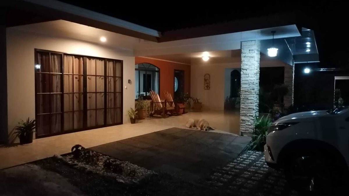El Tanque Apartment | A 10 min del Parque de la Fortuna, Apartamento en Zona Tranquila, Parqueo Gratis