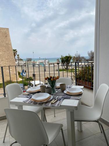 Campomarino di Maruggio Apartment | A 100metri dal mare difronte alla torre saracena.