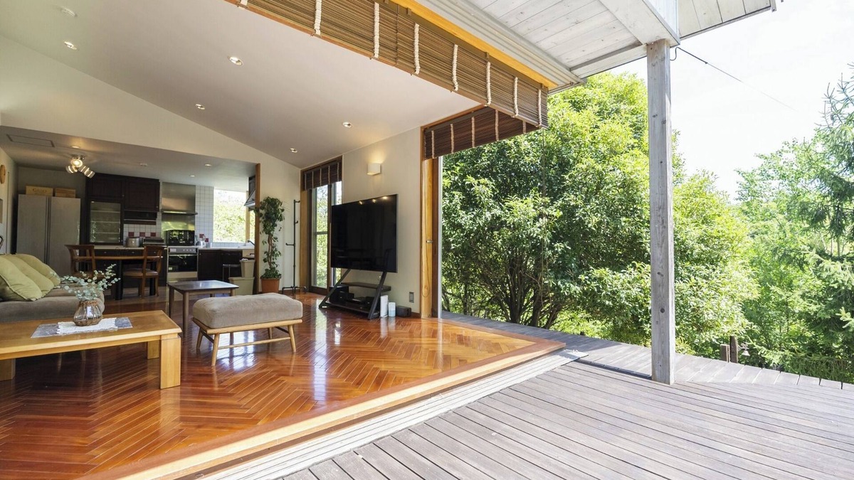 Tsuruichi Cho House | A 1330m2 garden resort surrounded by greenery A c - Mineyama Green Villa / Takamatsu Kagawa