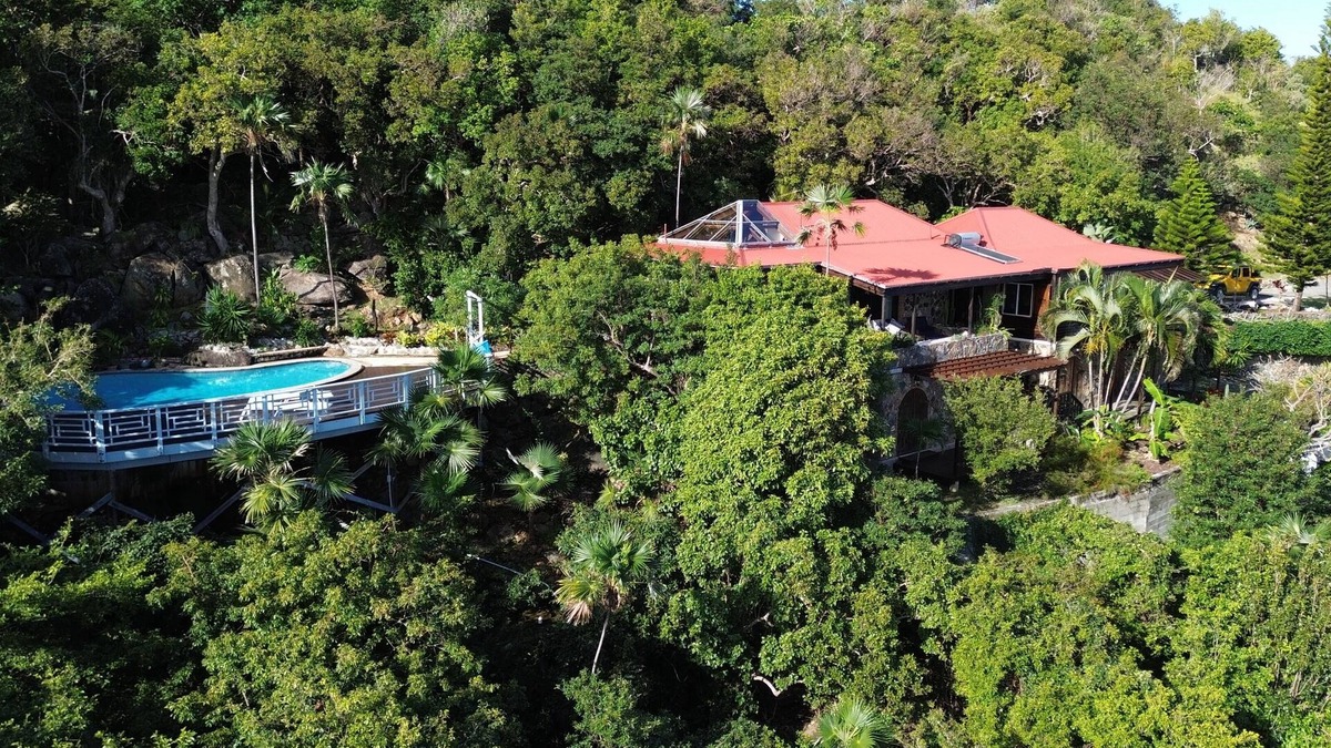 Estate Dorothea House | A 15 ACRE PRIVATE NATURE RETREAT BY THE OCEAN