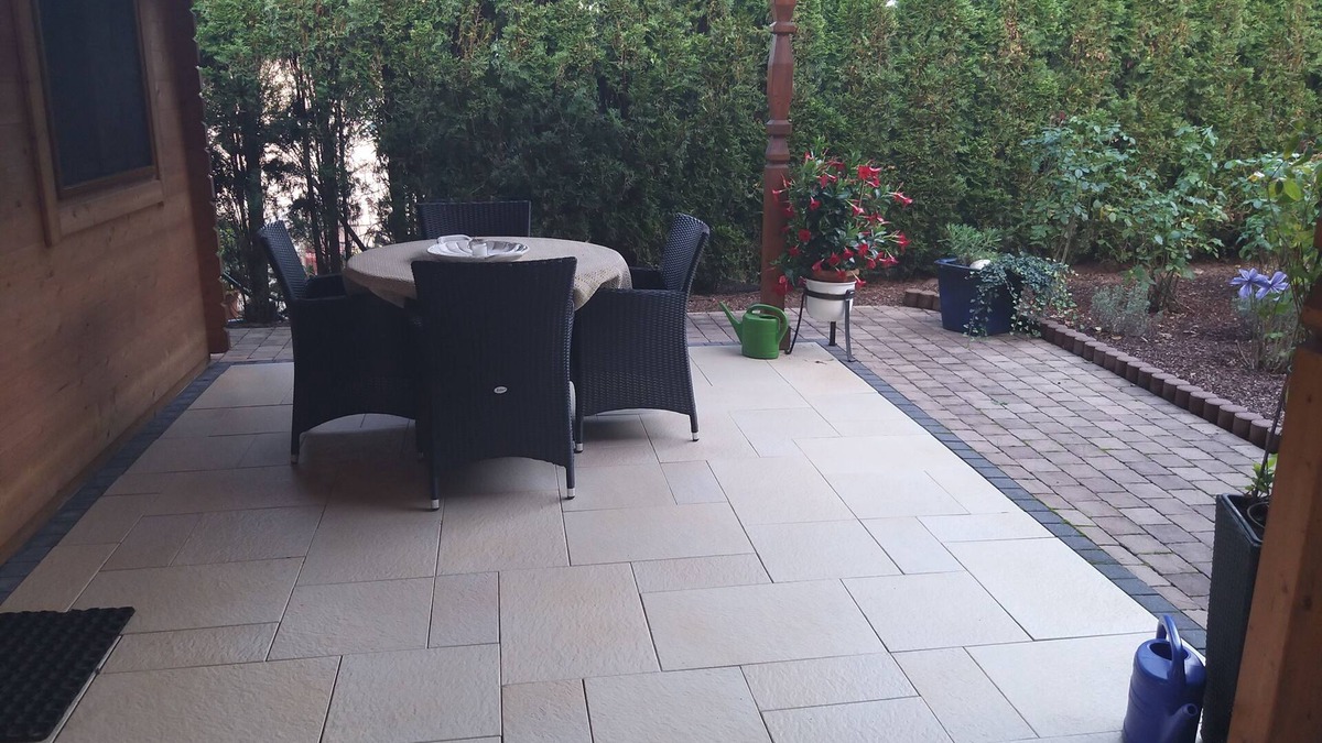 Bad Soden-Salmuenster Apartment | A 2 bedroom apartment with covered patio in the garden.