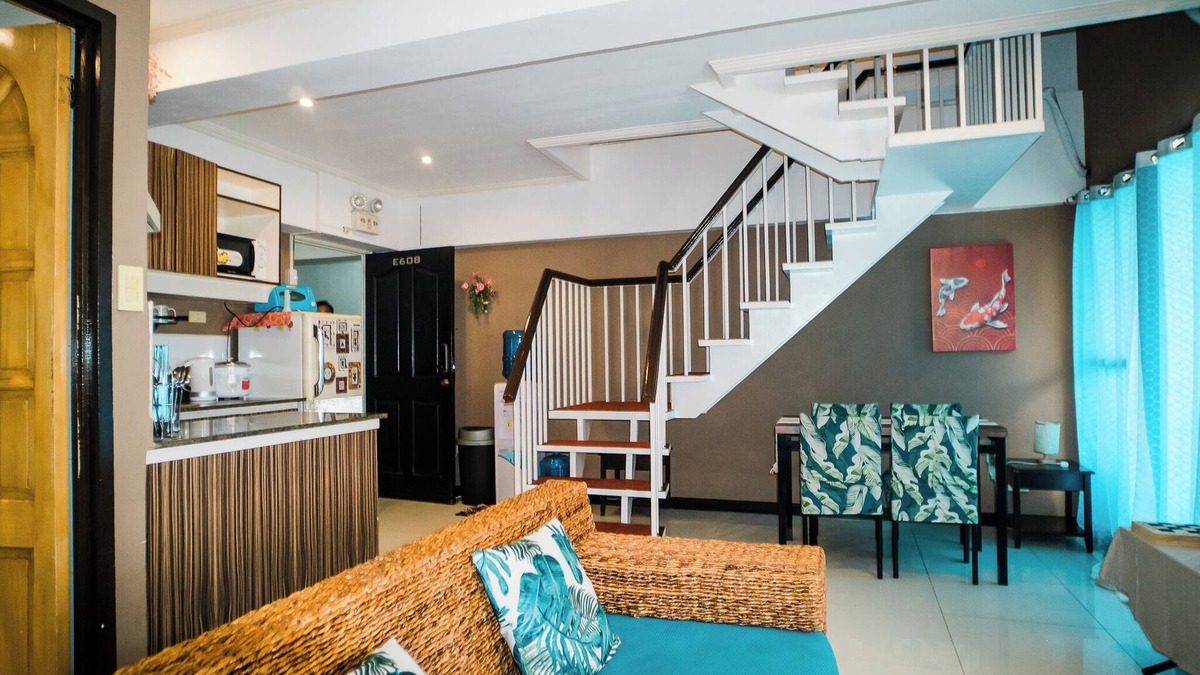 Mactan Export Processing Zone Condo | A 2-bedroom condo w/2 king-sized bed and spacious living room near to Airport.