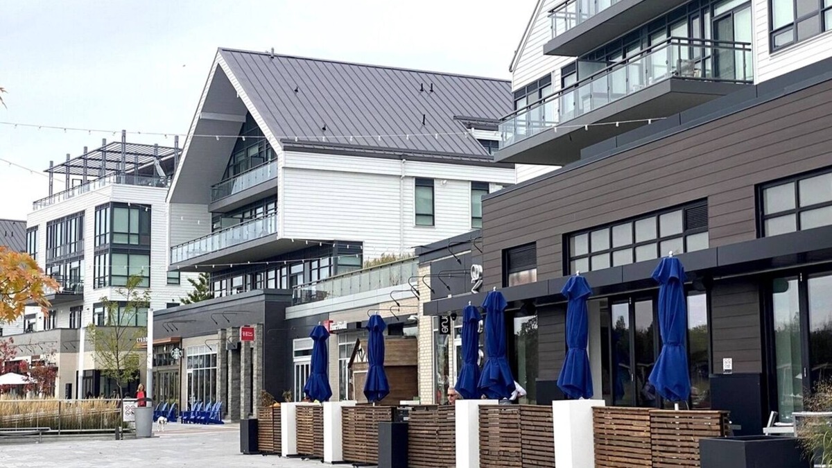 Innisfil Condo | a 2-bedroom condo located at 271 Sea Ray Avenue.