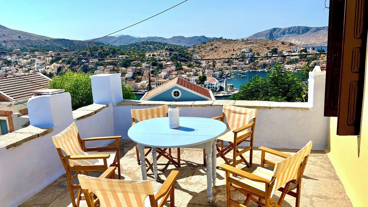 Pedi House | A 2 bedroom house fully equipped for long or short term rentals rooted in Symi.