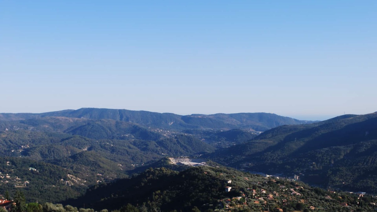 Berre-des-Alpes House | A 2 bedrooom 2 bath home home with stunning, elevated views, 24km from the sea.