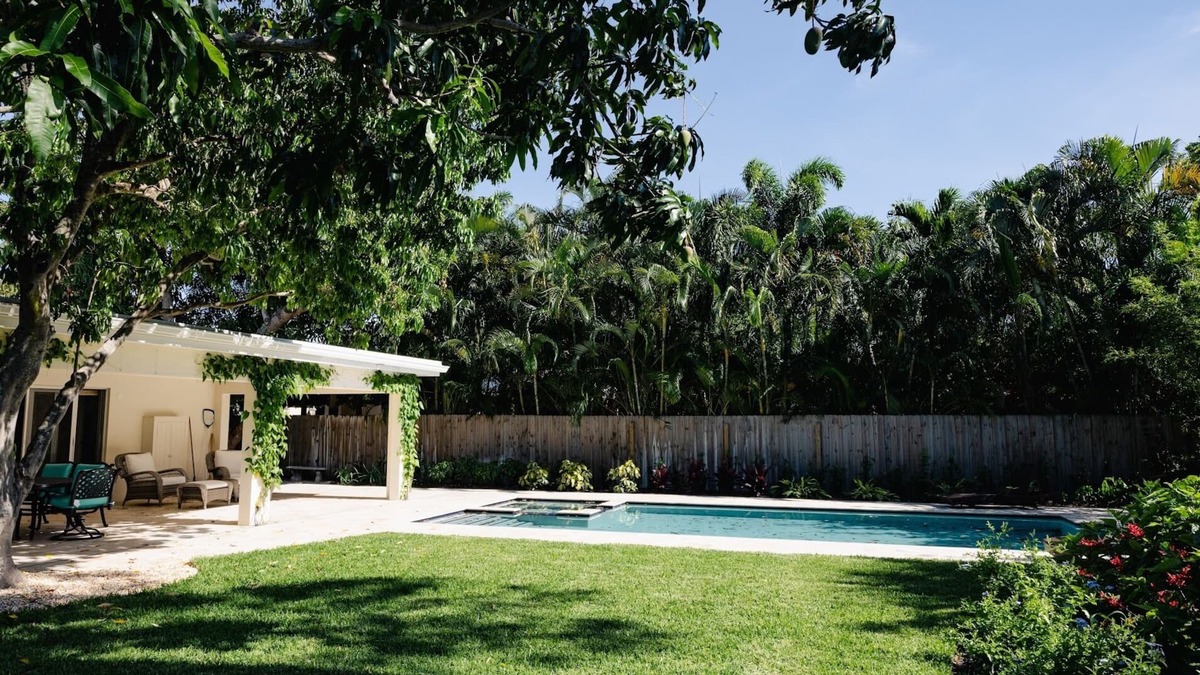 South Palm Park Neighborhood Association Villa | A 3-bedroom/2 bath, fully-renovated home with a resort-style pool and spa.