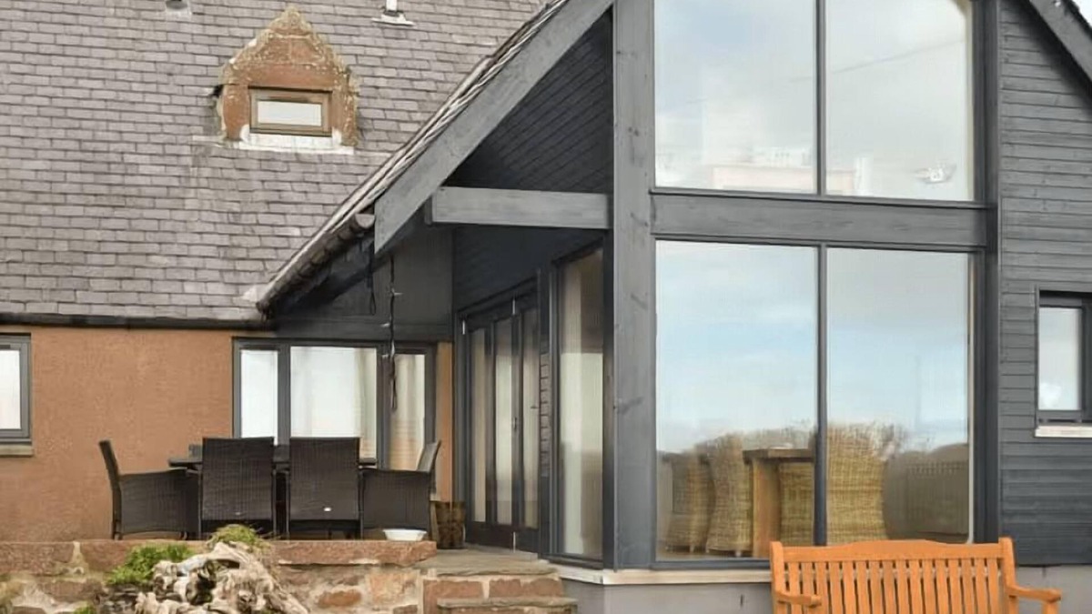 Golspie House | A 3-bedroom beach front house with spectacular views across the Dornoch First.