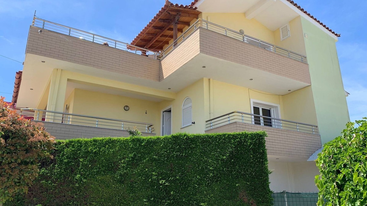 Fier Villa | A 3-floor building with 4 bedroom, near beach