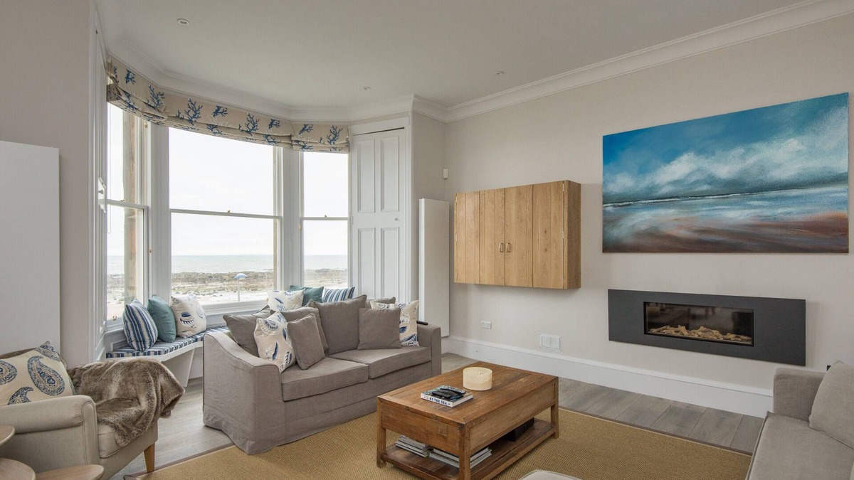 North Berwick House | A 4-bedroom luxury holiday home with enchanting sea views across Milsey Bay Beach