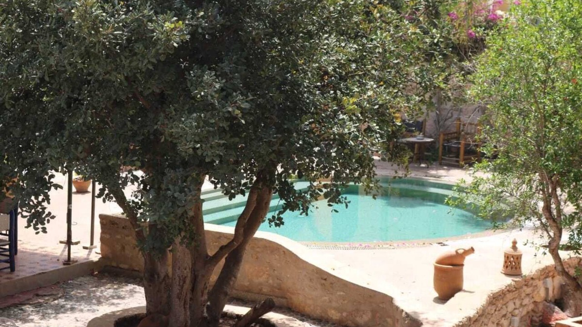 Ghazoua Villa | A 5 Minutes de la Ville, 7 Chambres,16 Couchages,piscine, Petit Déjeuner Inclus