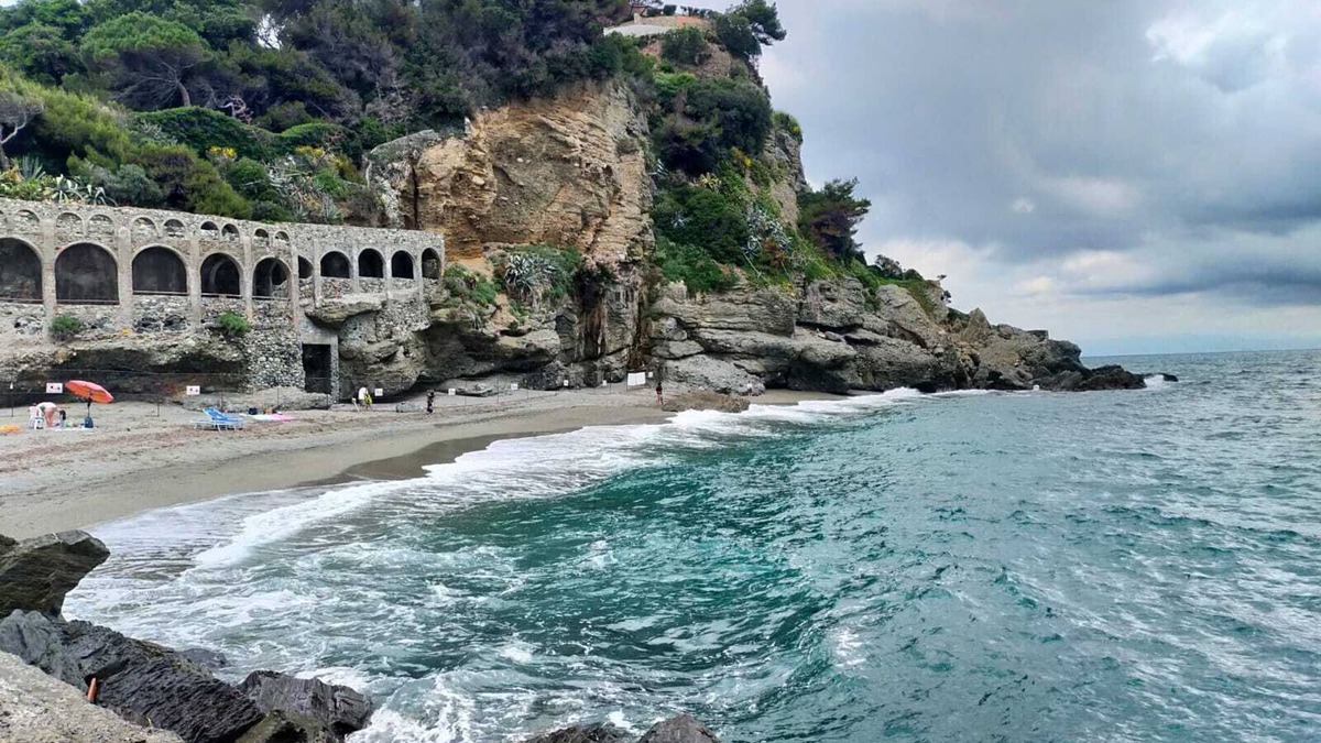 Albisola Superiore Apartment | A 7 MIN A PIEDI DAL MARE, 5 DAL CENTRO, ZONA TRANQUILLA E POSTO AUTO PRIVATO