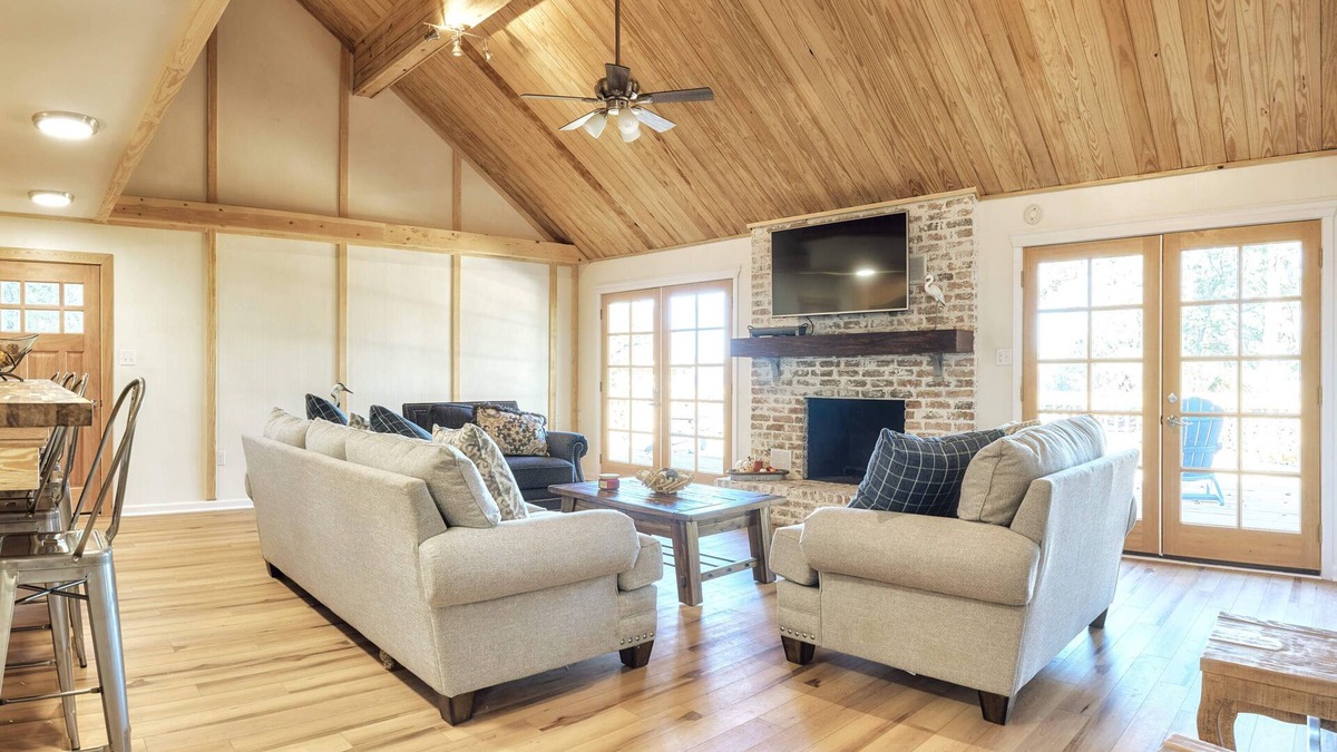 Natchitoches House | A&A Lakehouse