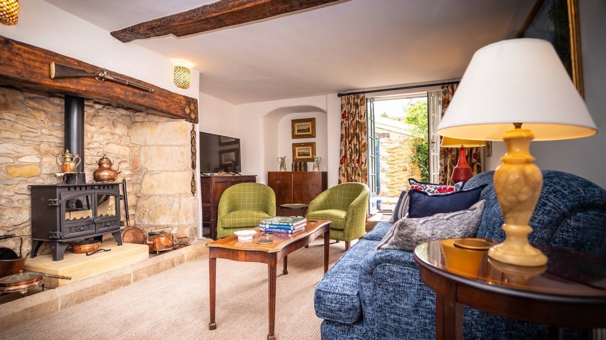 Sherborne Cottage | A babbacombe & sherborne that sleeps 6 guests in 3 bedrooms