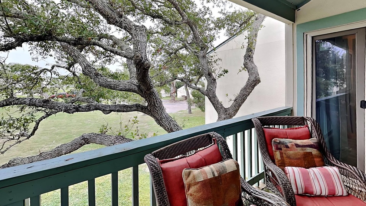 Sailhouse Condo | A Bay From It All | Access to Pool + Lighted Pier & Racquet Courts