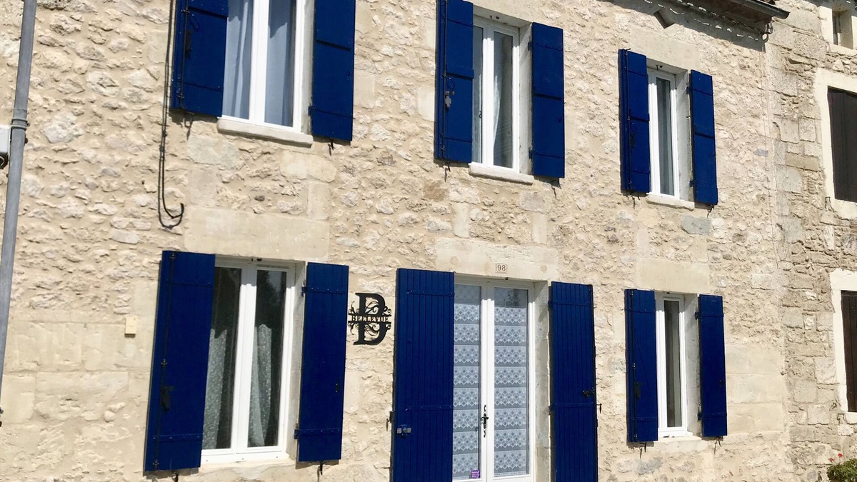 Saint-Antoine-de-Breuilh House | A Beautiful Gem on the Banks of the River Dordogne