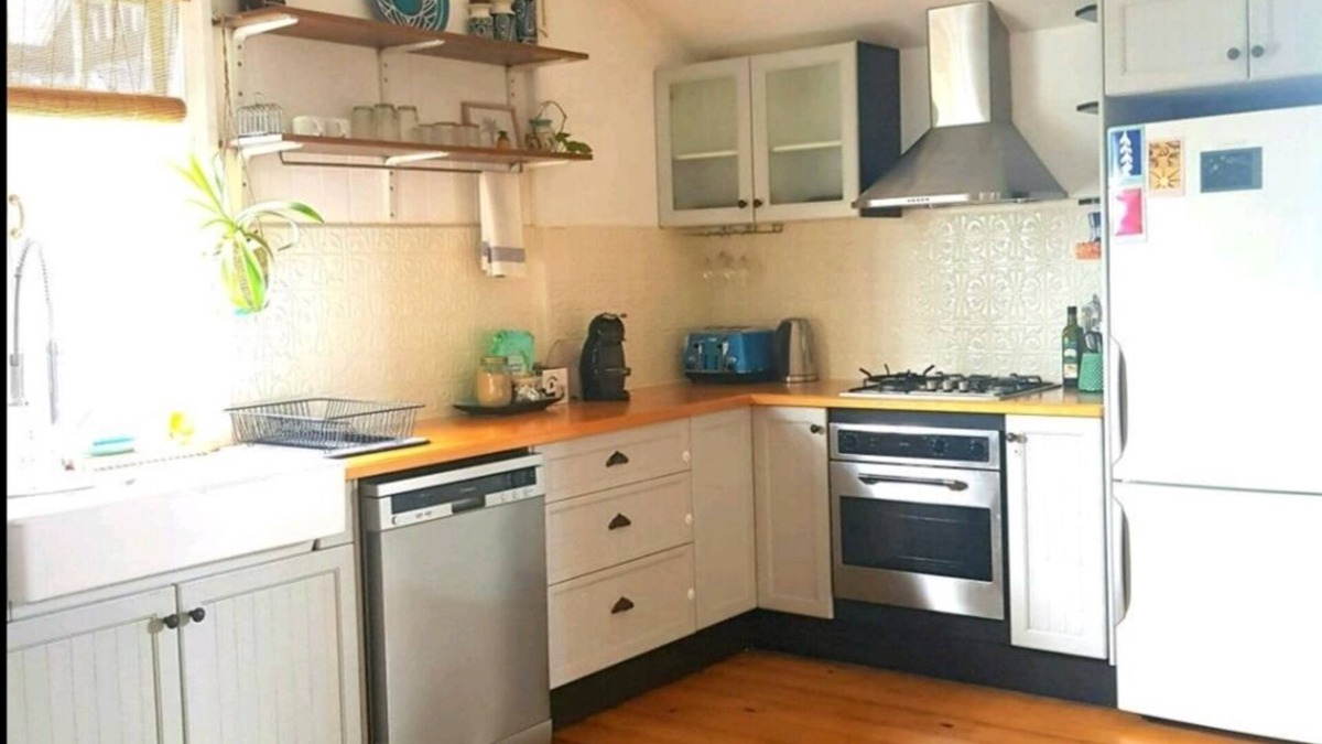 Nudgee Beach House | A beach cottage close to airport