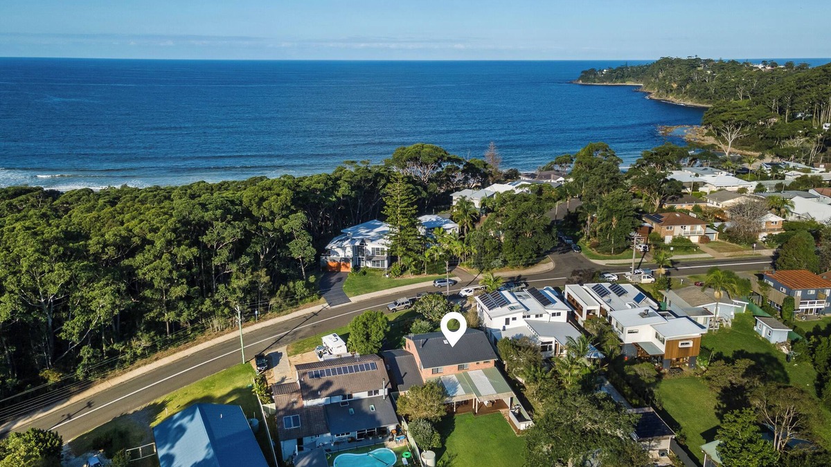Narrawallee House | A beach entertainer, 2 min walk from the ocean. Pet friendly