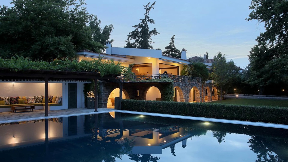 Molos-Agios Konstantinos Villa | A Beachfront Villa in a Retreat Location!