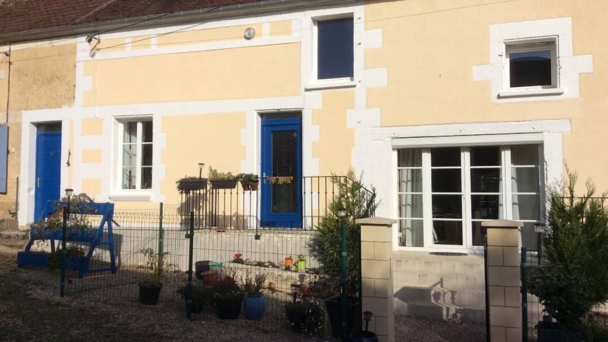 Sainte-Colombe-sur-Loing House | A Beautiful Longerre Farmhouse set in the heart of Burgundy